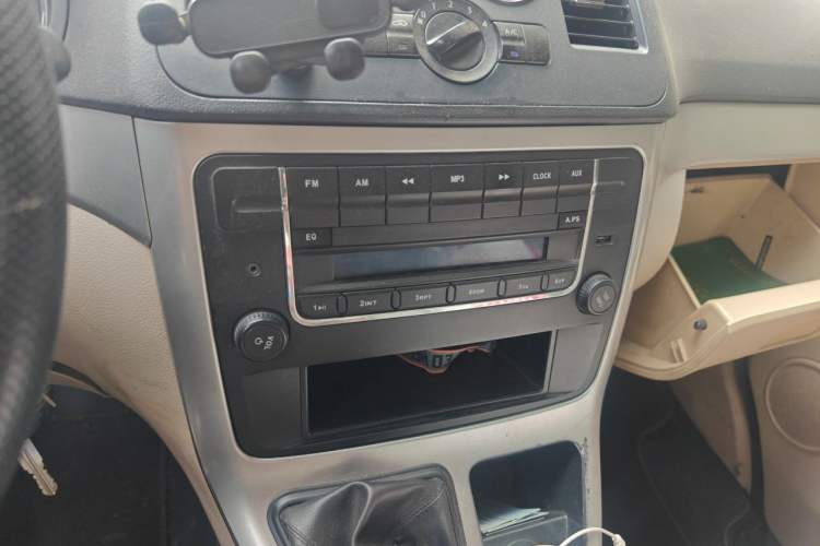 Used CHANGAN KAICHENG Ruixing M90 2016 2.0L Comfort Edition 4G94S Audio And AC Panel