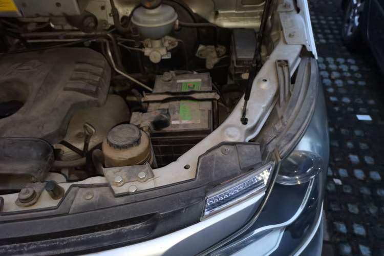 Used CHANGAN KAICHENG Ruixing M90 2016 2.0L Standard Version 4G94S Engine Bay Left