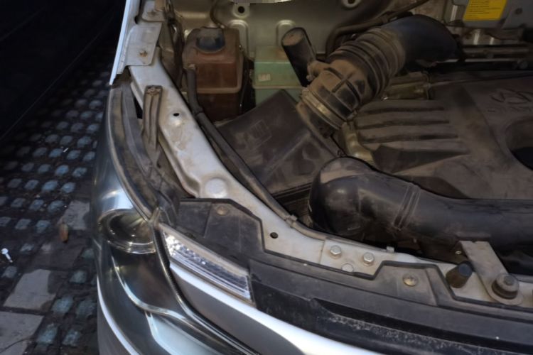 Used CHANGAN KAICHENG Ruixing M90 2016 2.0L Standard Version 4G94S Engine Bay Right
