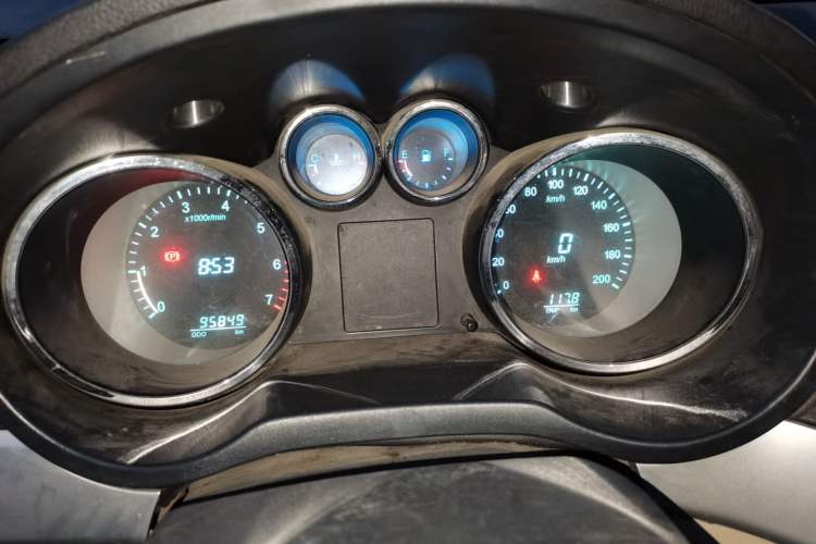 Used CHANGAN KAICHENG Ruixing M90 2016 2.0L Standard Version 4G94S Instrument Cluster