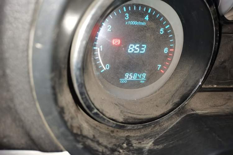 Used CHANGAN KAICHENG Ruixing M90 2016 2.0L Standard Version 4G94S Odometer Close Up