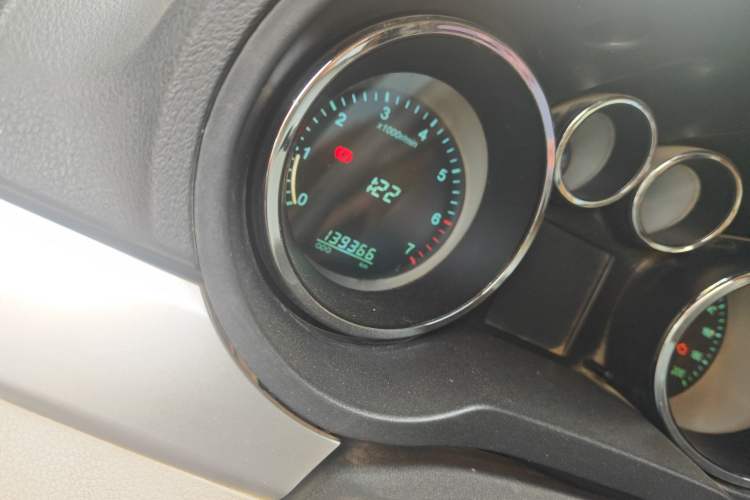 Used CHANGAN KAICHENG Ruixing M90 2016 2.0L Standard Version 4G94S Odometer Close Up