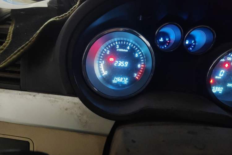 Used CHANGAN KAICHENG Ruixing M90 2016 2.0L Comfort Edition 4G94S Odometer Close Up