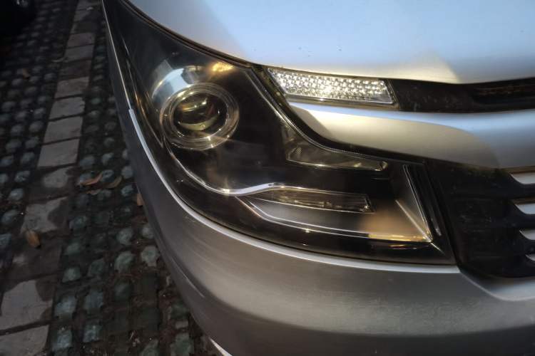 Used CHANGAN KAICHENG Ruixing M90 2016 2.0L Standard Version 4G94S Right Front Headlight