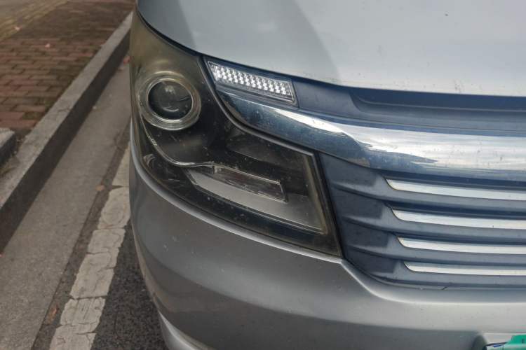 Used CHANGAN KAICHENG Ruixing M90 2016 2.0L Comfort Edition 4G94S Right Front Headlight