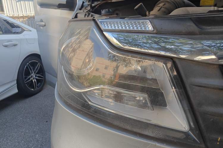 Used CHANGAN KAICHENG Ruixing M90 2016 2.0L Standard Version 4G94S Right Front Headlight
