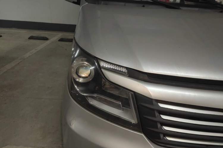 Used CHANGAN KAICHENG Ruixing M90 2016 2.0L Comfort Edition 4G94S Right Front Headlight