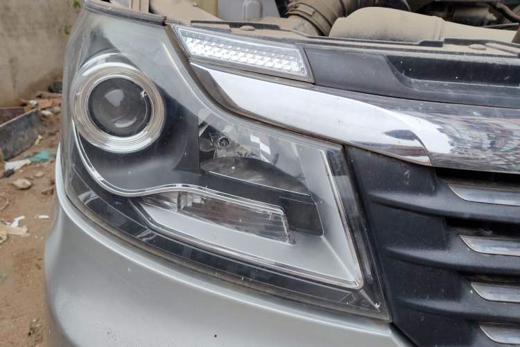 Used CHANGAN KAICHENG Ruixing M90  Right Front Headlight