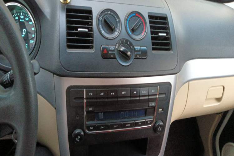 Used CHANGAN KAICHENG Ruixing M90 2016 2.0L Standard Version 4G94S Audio And AC Panel