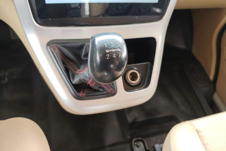 Used CHANGAN KAICHENG Ruixing M90 2016 2.0L Comfort Edition 4G94S Gear Lever