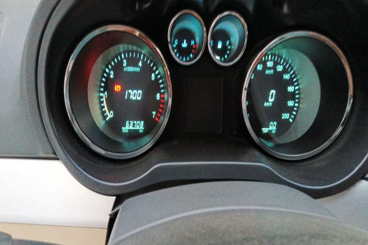 Used CHANGAN KAICHENG Ruixing M90 2016 2.0L Standard Version 4G94S Odometer Close Up