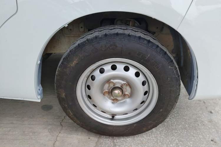 Used CHANGAN KAICHENG Ruixing M90 2016 2.0L Comfort Edition 4G94S Right Front Wheel Hub