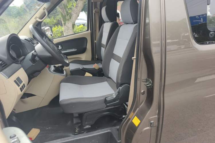 Used CHANGAN KAICHENG Ruixing M90 2017 2.0L Value Edition 7-Seater Hatchback 4G94S Left Front Seat