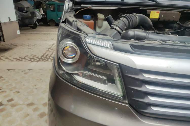Used CHANGAN KAICHENG Ruixing M90 2017 2.0L Value Edition 6-Seater Hatchback 4G94S Right Front Headlight