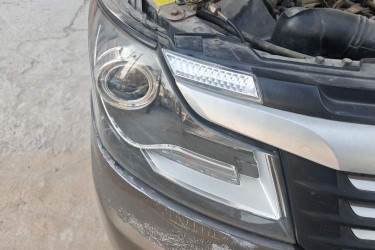 Used CHANGAN KAICHENG Ruixing M90 2017 2.0L Value Edition High-Roof 6-Seater Dual-Swing Doors 4G94S Right Front Headlight