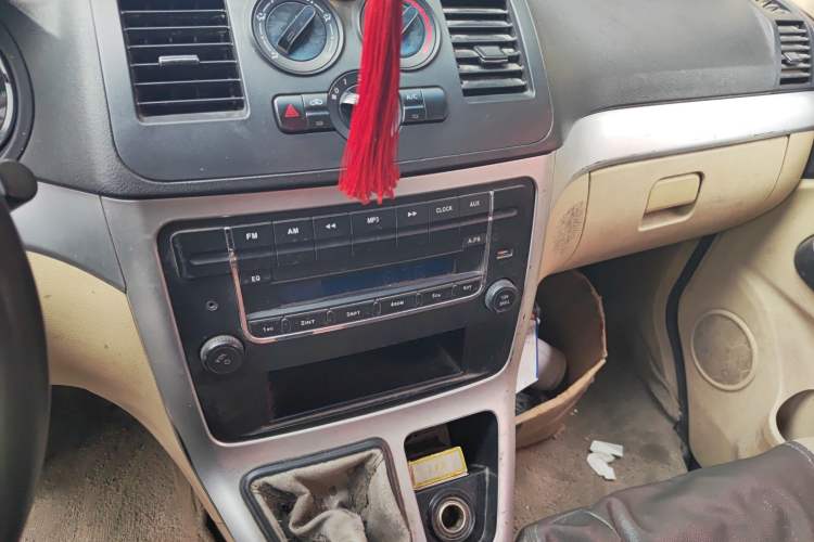Used CHANGAN KAICHENG Ruixing M90 2017 2.0L Value Edition 6-Seater Hatchback 4G94S Audio And AC Panel