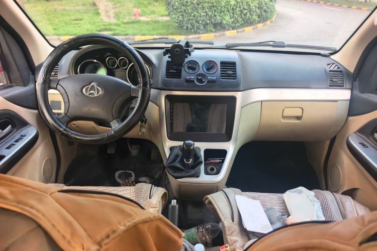 Used CHANGAN KAICHENG Ruixing M90 2017 2.0L Value Edition High-Roof 6-Seater Dual-Swing Doors 4G94S Center Console