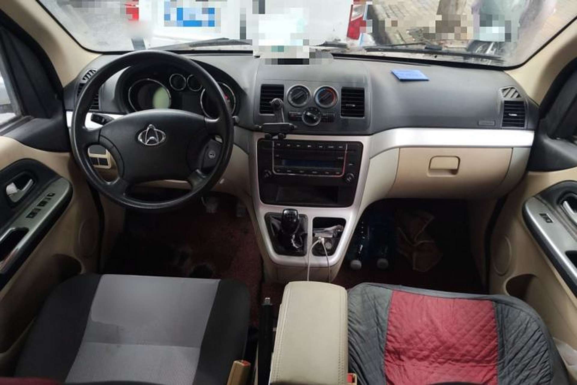 Used CHANGAN KAICHENG Ruixing M90 2017 2.0L Value Edition High-Roof 6-Seater Dual-Swing Doors 4G94S Center Console