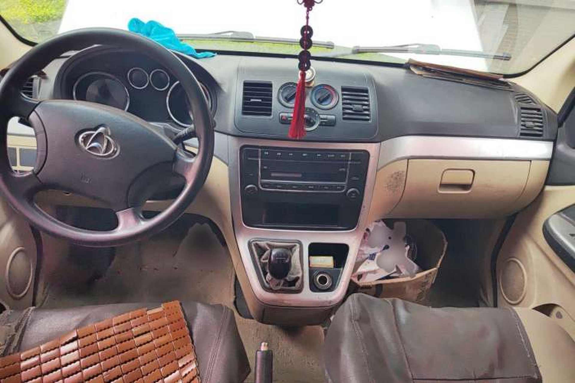 Used CHANGAN KAICHENG Ruixing M90 2017 2.0L Value Edition 6-Seater Hatchback 4G94S Center Console