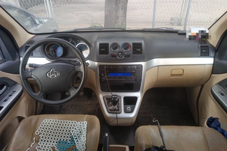 Used CHANGAN KAICHENG Ruixing M90 2017 2.0L Value Edition 6-Seater Hatchback 4G94S Center Console