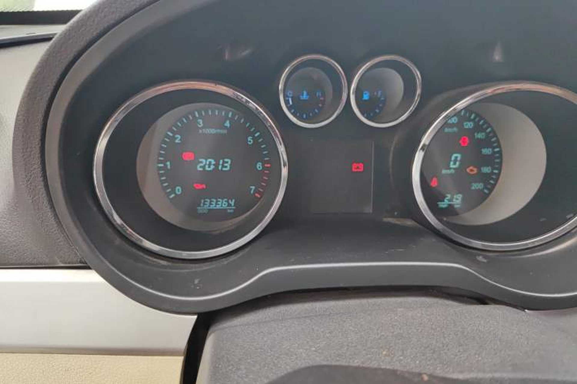 Used CHANGAN KAICHENG Ruixing M90 2017 2.0L Value Edition 6-Seater Hatchback 4G94S Odometer Close Up