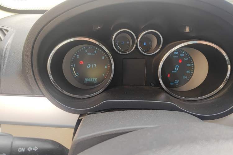 Used CHANGAN KAICHENG Ruixing M90 2017 2.0L Value Edition 6-Seater Hatchback 4G94S Odometer Close Up