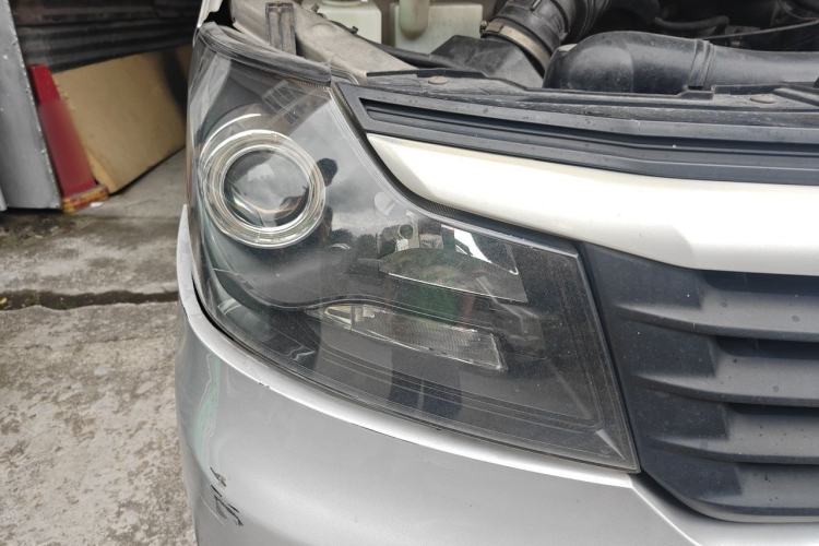 Used CHANGAN KAICHENG Ruixing M90 2017 2.0L Value Edition 6-Seater Hatchback 4G94S Right Front Headlight