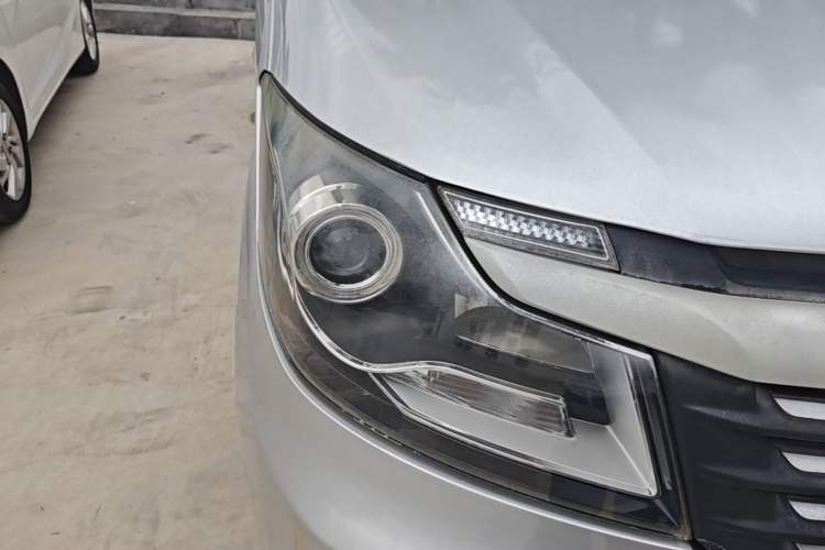 Used CHANGAN KAICHENG Ruixing M90 2017 2.0L Value Edition 6-Seater Hatchback 4G94S Right Front Headlight