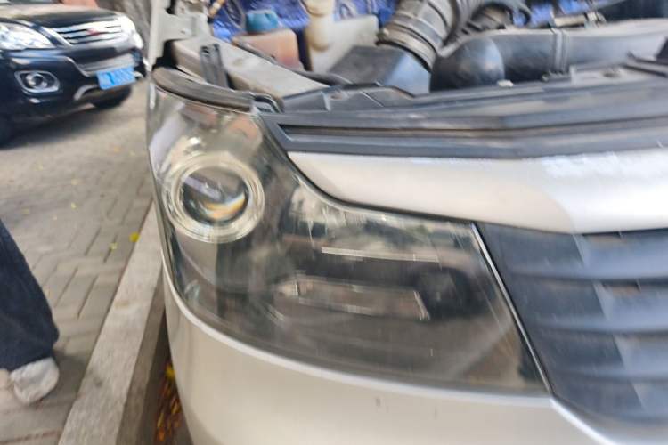 Used CHANGAN KAICHENG Ruixing M90 2017 2.0L Value Edition 6-Seater Hatchback 4G94S Right Front Headlight
