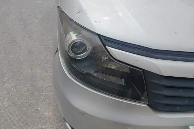 Used CHANGAN KAICHENG Ruixing M90 2017 2.0L Value Edition 6-Seater Hatchback 4G94S Right Front Headlight