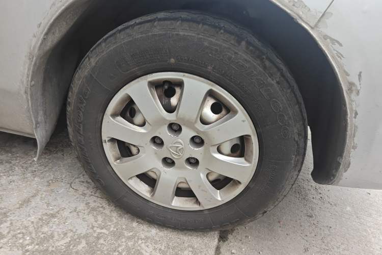 Used CHANGAN KAICHENG Ruixing M90 2017 2.0L Value Edition 6-Seater Hatchback 4G94S Right Front Wheel Hub