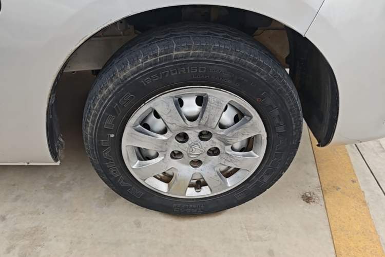 Used CHANGAN KAICHENG Ruixing M90 2017 2.0L Value Edition 6-Seater Hatchback 4G94S Right Front Wheel Hub
