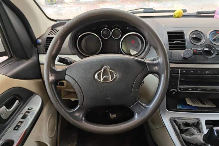 Used CHANGAN KAICHENG Ruixing M90 2017 2.0L Value Edition 6-Seater Hatchback 4G94S Steering Wheel