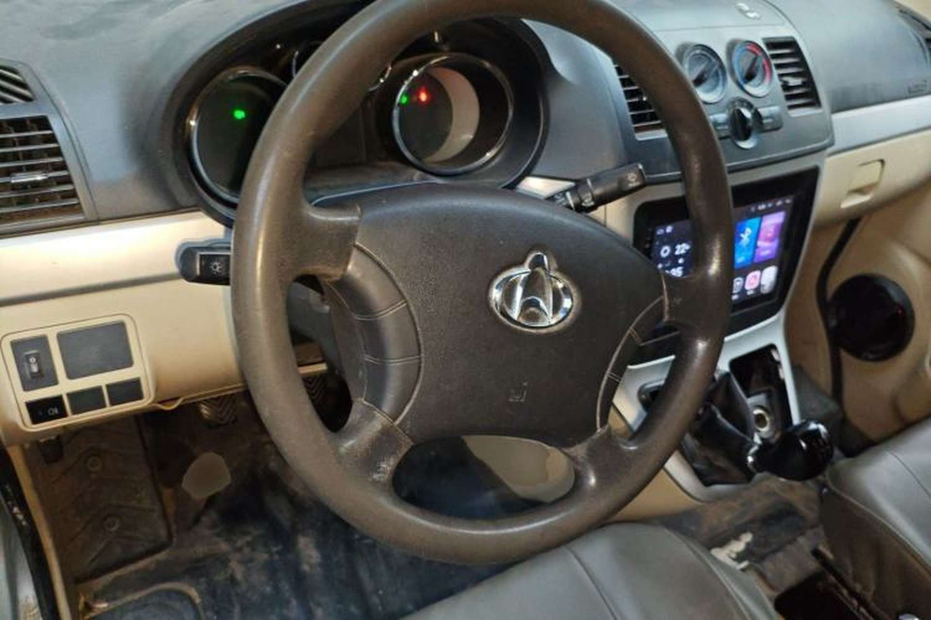 Used CHANGAN KAICHENG Ruixing M90 2017 2.0L Value Edition 6-Seater Hatchback 4G94S Steering Wheel