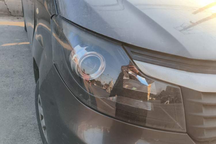 Used CHANGAN KAICHENG Ruixing M90 2017 2.0L Value Edition High-Roof 6-Seater Dual-Swing Doors 4G94S Right Front Headlight