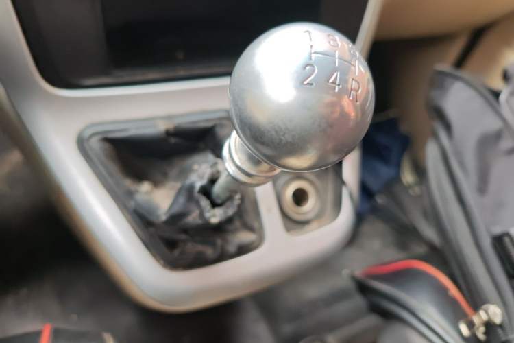 Used CHANGAN KAICHENG Ruixing M90 2018 2.0L Value-Added High-Roof Double-Door 6-Seater 4G94S Gear Lever