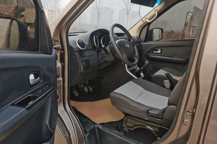 Used CHANGAN KAICHENG Ruixing M90 2018 2.0L Value-Added High-Roof Double-Door 6-Seater 4G94S Interior 1