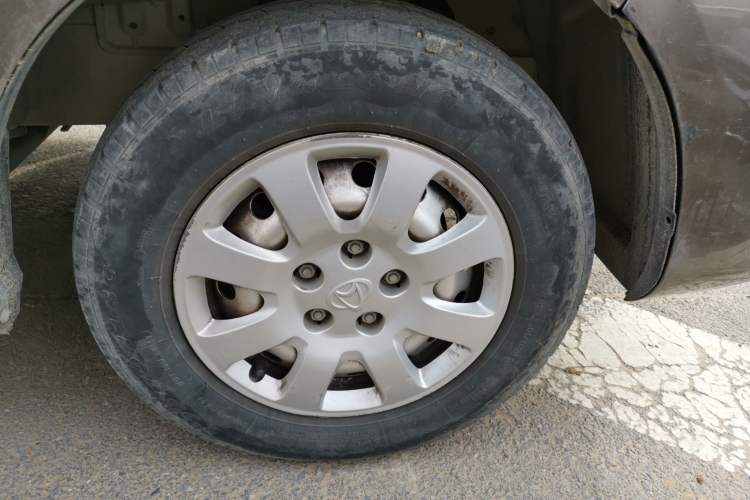 Used CHANGAN KAICHENG Ruixing M90 2018 2.0L Value-Added High-Roof Double-Door 6-Seater 4G94S Right Front Wheel Hub