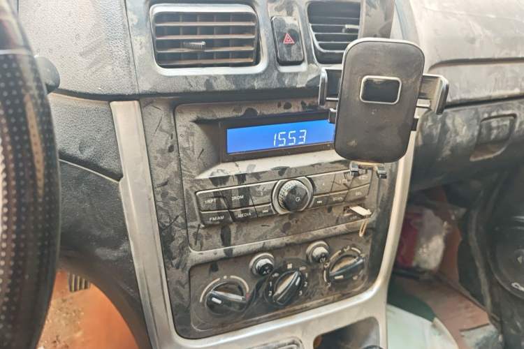 Used CHANGAN KAICHENG Ruixing M90 2018 1.5T Comfort Model Flat Roof Liftback Doors 6-Seater 4G15T Audio And AC Panel