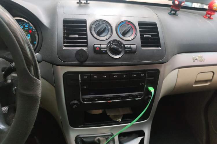 Used CHANGAN KAICHENG Ruixing M90 2018 2.0L Value-Added Flat-Top Liftback 6-Seater 4G94S Audio And AC Panel