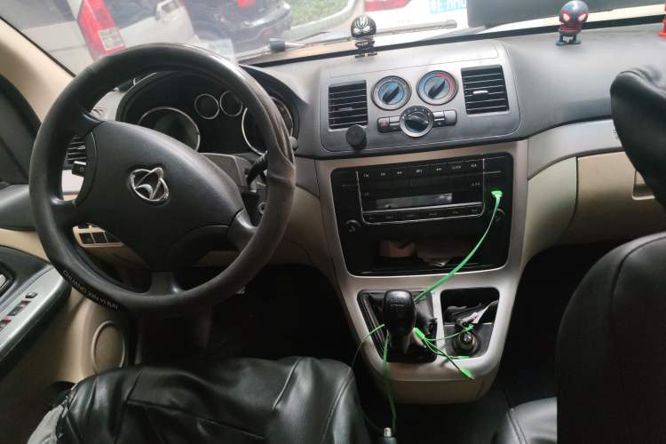 Used CHANGAN KAICHENG Ruixing M90 2018 2.0L Value-Added Flat-Top Liftback 6-Seater 4G94S Center Console
