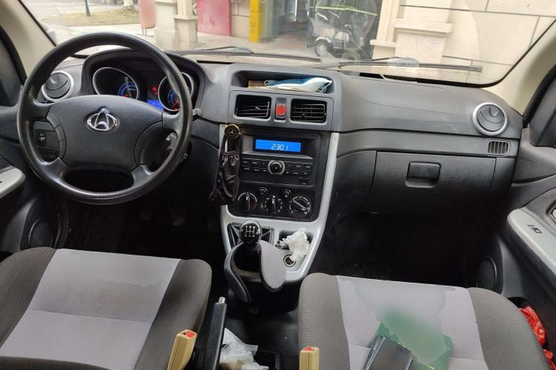 Used CHANGAN KAICHENG Ruixing M90 2018 2.0L Value-Added Flat-Top Liftback 6-Seater 4G94S Center Console