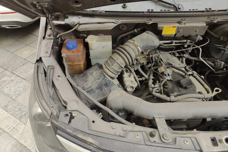 Used CHANGAN KAICHENG Ruixing M90 2018 2.0L Value-Added Flat-Top Liftback 6-Seater 4G94S Engine Bay Right
