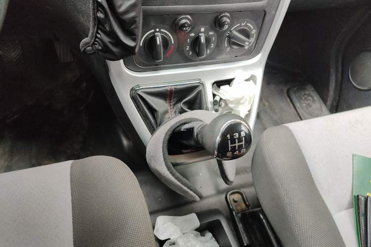 Used CHANGAN KAICHENG Ruixing M90 2018 2.0L Value-Added Flat-Top Liftback 6-Seater 4G94S Gear Lever