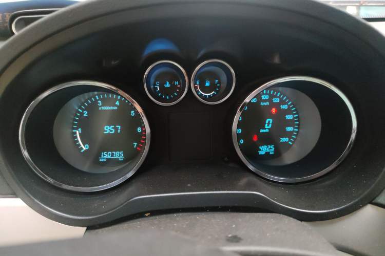 Used CHANGAN KAICHENG Ruixing M90 2018 2.0L Value-Added Flat-Top Liftback 6-Seater 4G94S Instrument Cluster