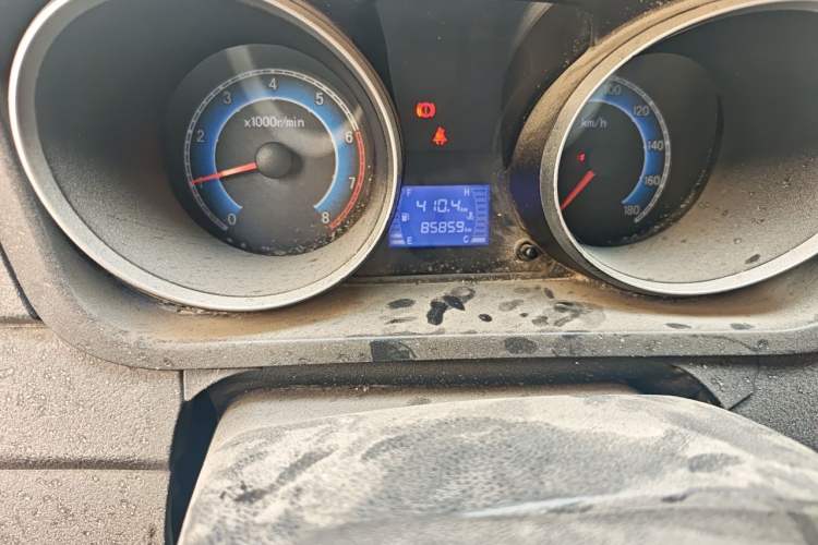 Used CHANGAN KAICHENG Ruixing M90 2018 1.5T Comfort Model Flat Roof Liftback Doors 6-Seater 4G15T Odometer Close Up