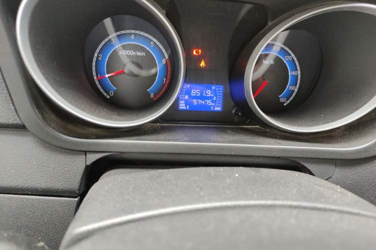 Used CHANGAN KAICHENG Ruixing M90 2018 2.0L Value-Added Flat-Top Liftback 6-Seater 4G94S Odometer Close Up