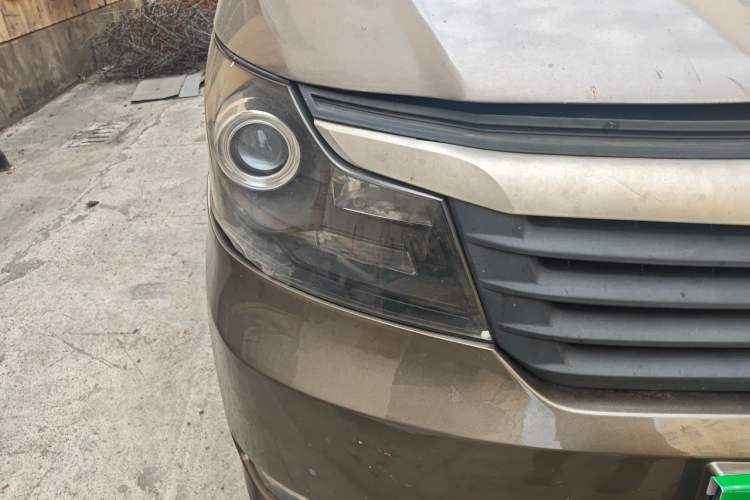 Used CHANGAN KAICHENG Ruixing M90 2018 1.5T Comfort Model Flat Roof Liftback Doors 6-Seater 4G15T Right Front Headlight