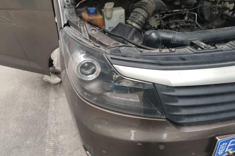 Used CHANGAN KAICHENG Ruixing M90 2018 2.0L Value-Added Flat-Top Liftback 6-Seater 4G94S Right Front Headlight
