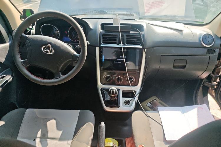 Used CHANGAN KAICHENG Ruixing M90 2018 2.0L Value-Added Flat-Top Liftback 6-Seater 4G94S Center Console